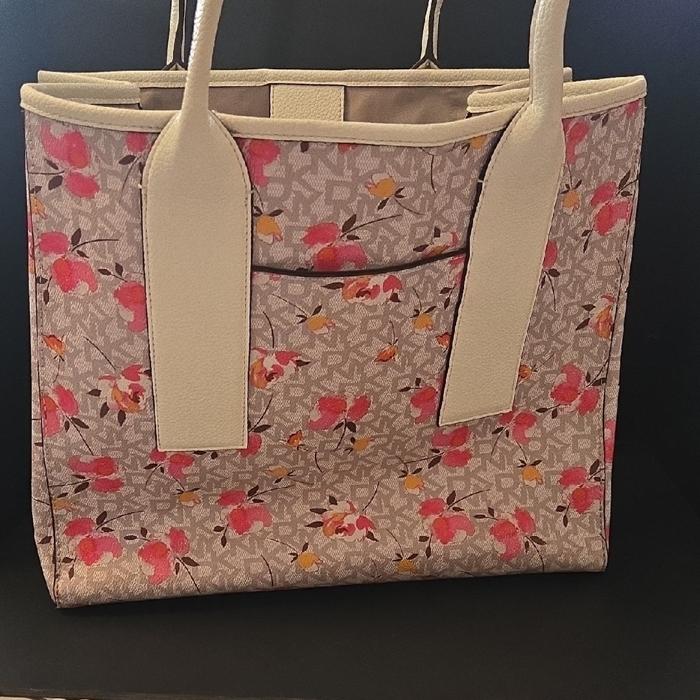 Dkny Grayson Tote With Coordinating Wristlet - image 6